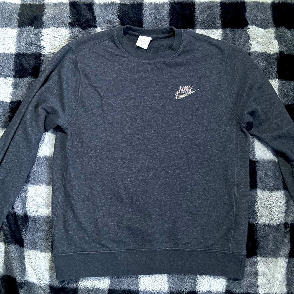 Nike Special Edition Crewneck, Men’s Medium, fits like a medium